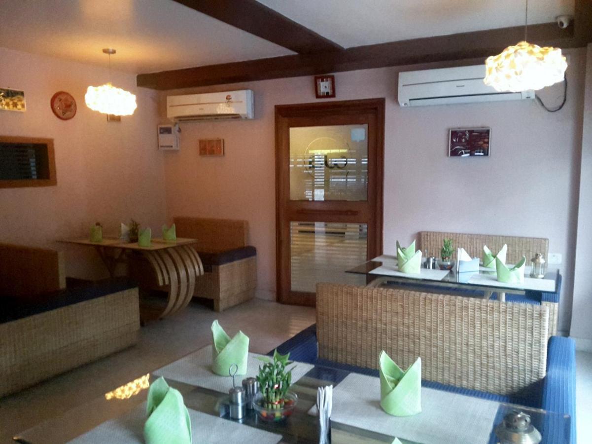 Hotel Rains Inn Гувахати Экстерьер фото