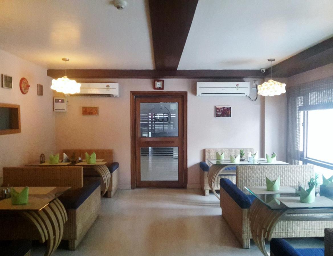 Hotel Rains Inn Гувахати Экстерьер фото