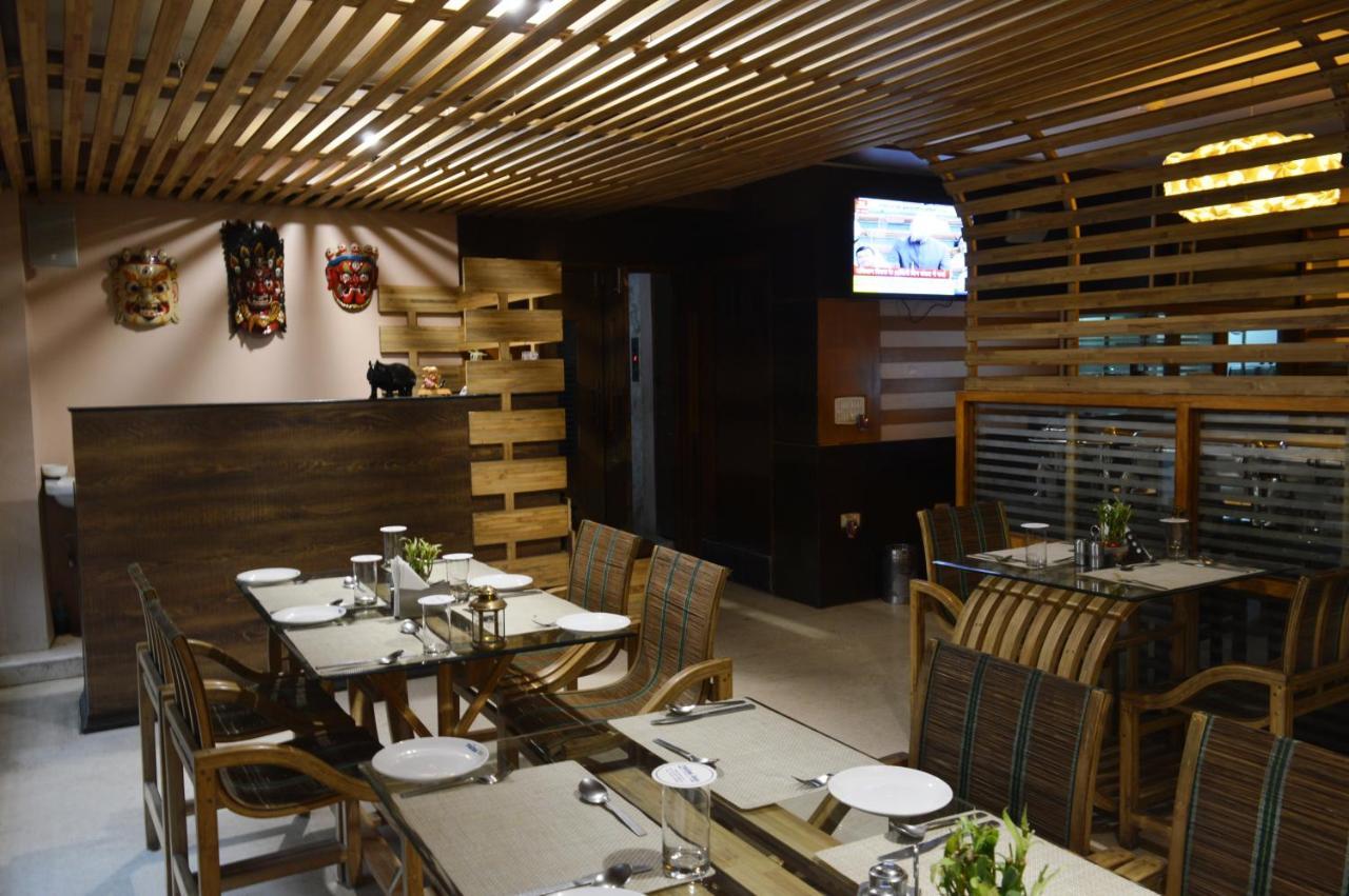 Hotel Rains Inn Гувахати Экстерьер фото
