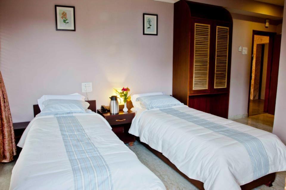 Hotel Rains Inn Гувахати Экстерьер фото