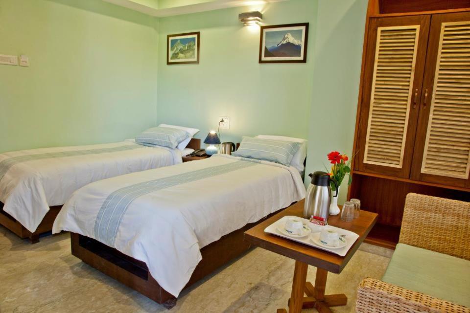 Hotel Rains Inn Гувахати Экстерьер фото