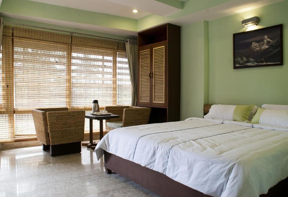 Hotel Rains Inn Гувахати Экстерьер фото