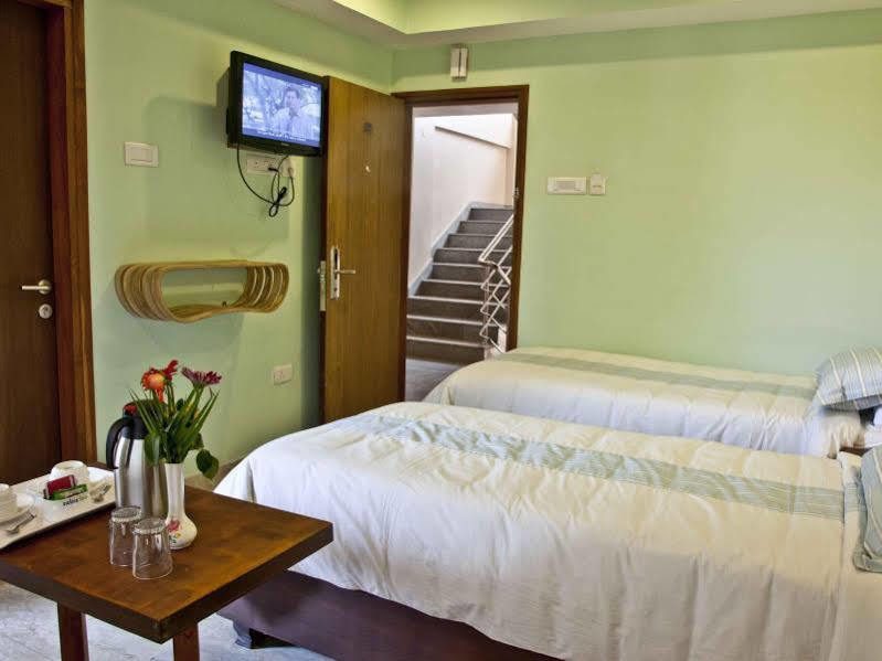 Hotel Rains Inn Гувахати Экстерьер фото